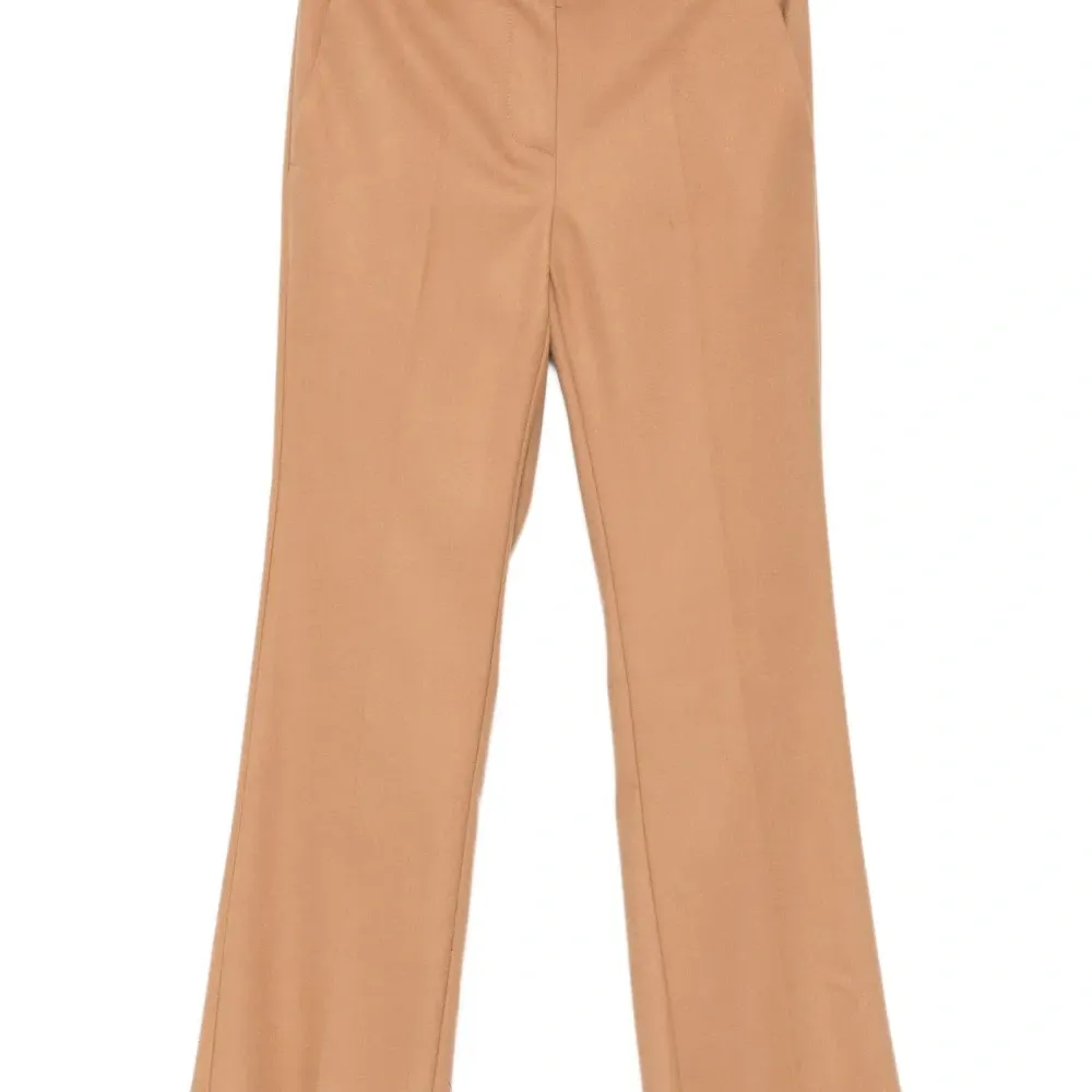 Брюки на пуговицах