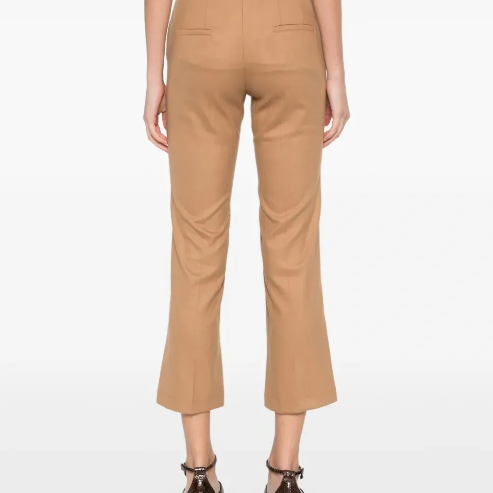 Брюки на пуговицах