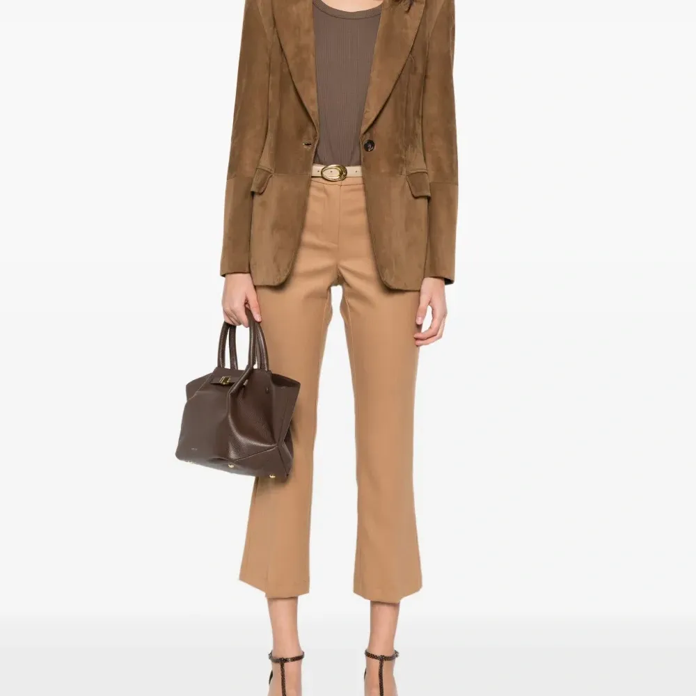 Брюки на пуговицах