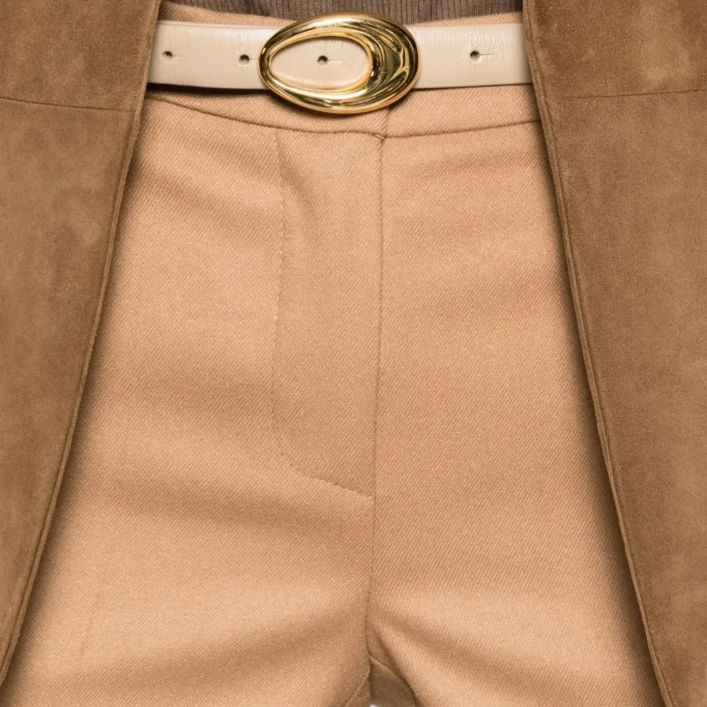 Брюки на пуговицах