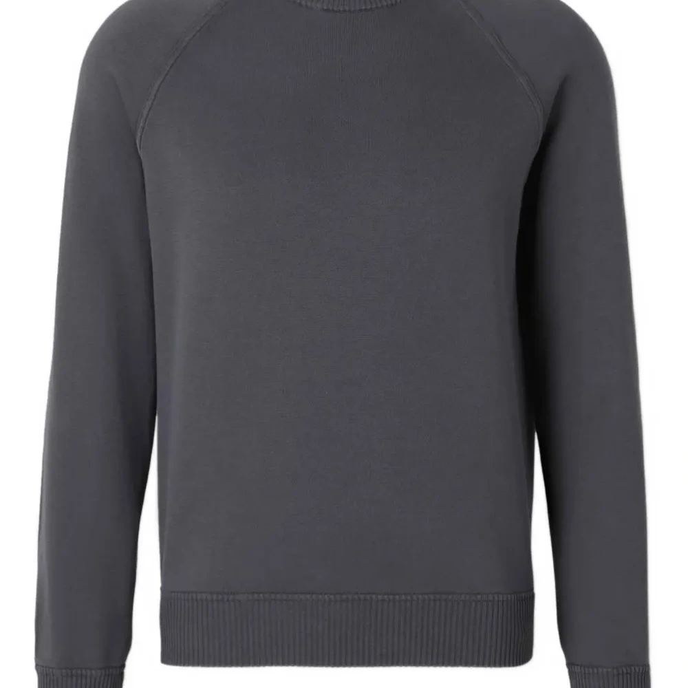 Свитер с круглым вырезом