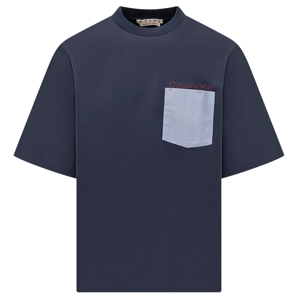 Футболка с логотипом на кармане