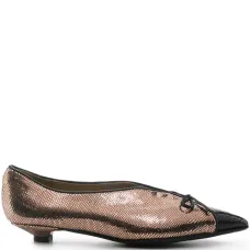 Туфли с заостренным носком