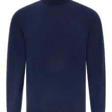 Свитер с высоким воротником