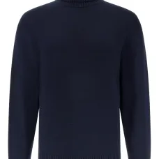 Свитер с высоким воротником