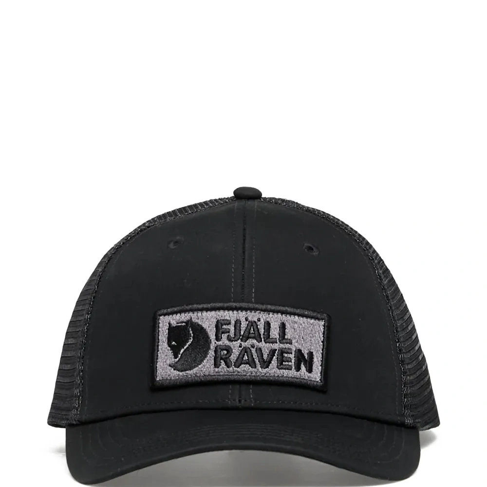 Кепка с нашивкой-логотипом