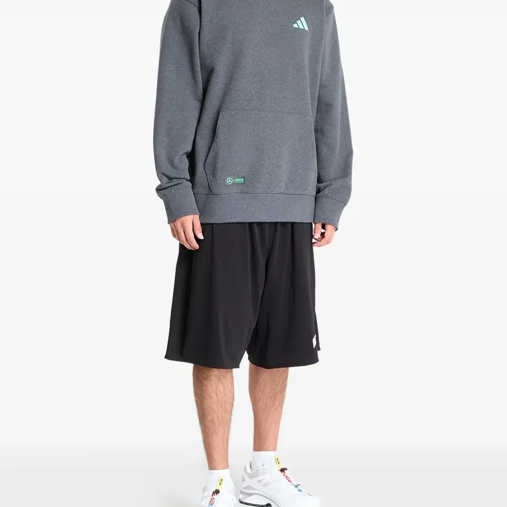 Худи с логотипом из коллаборации с Mercedes