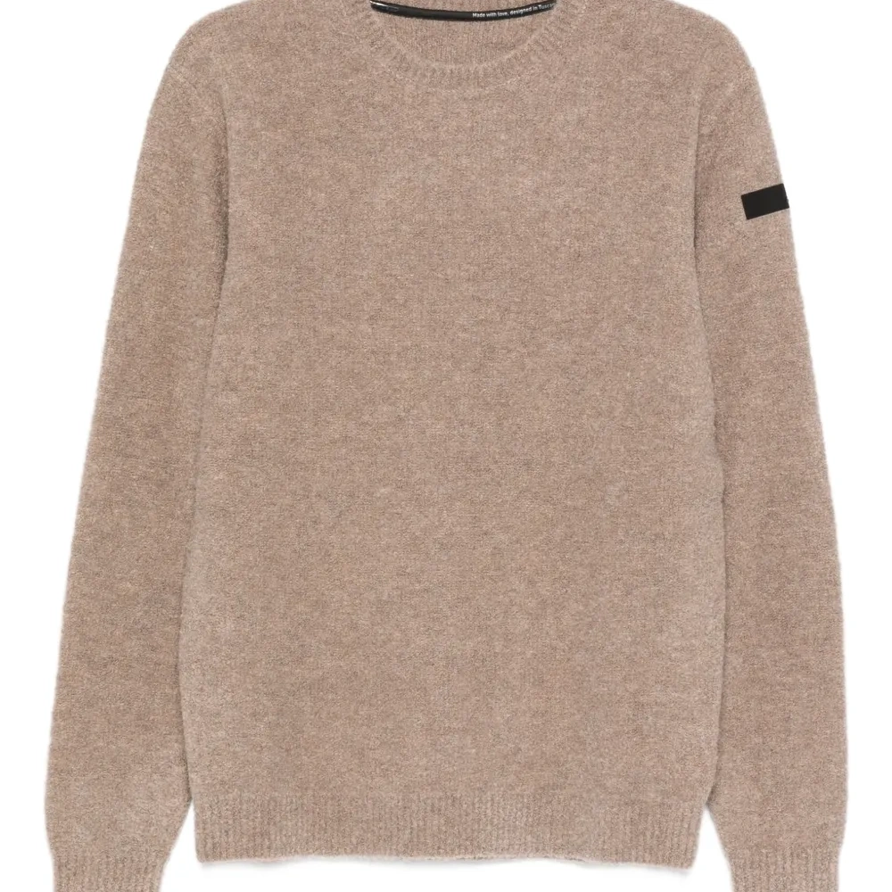 Свитер с нашивкой-логотипом