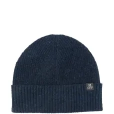 Шапка с ребристой вязкой и нашивкой с логотипом