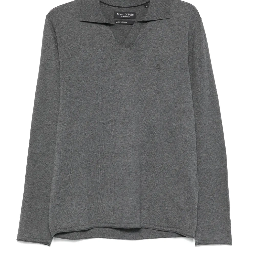 Топ с V-образным вырезом и длинными рукавами