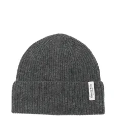 Шапка-бини с нашивкой-логотипом