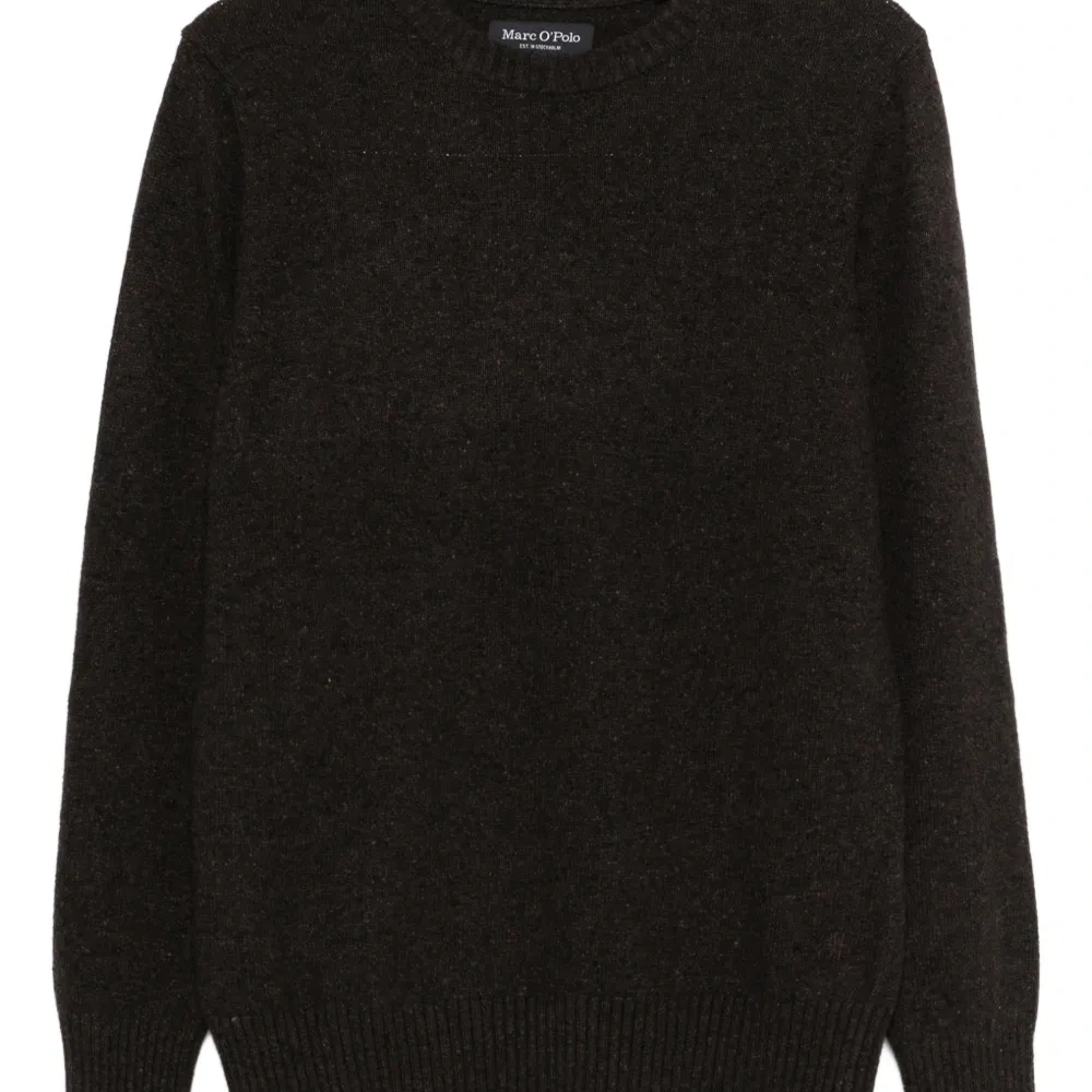 Свитер с круглым вырезом