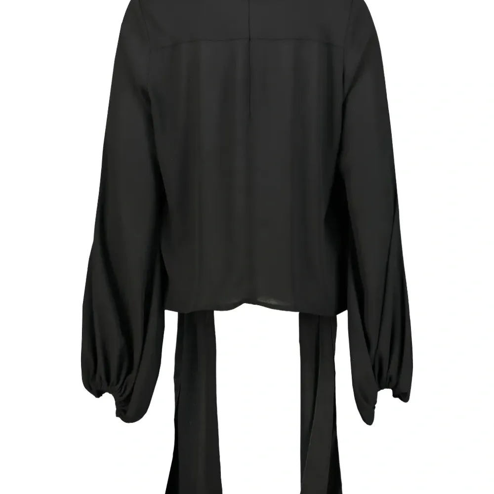 Блузка с длинными рукавами и шарфом