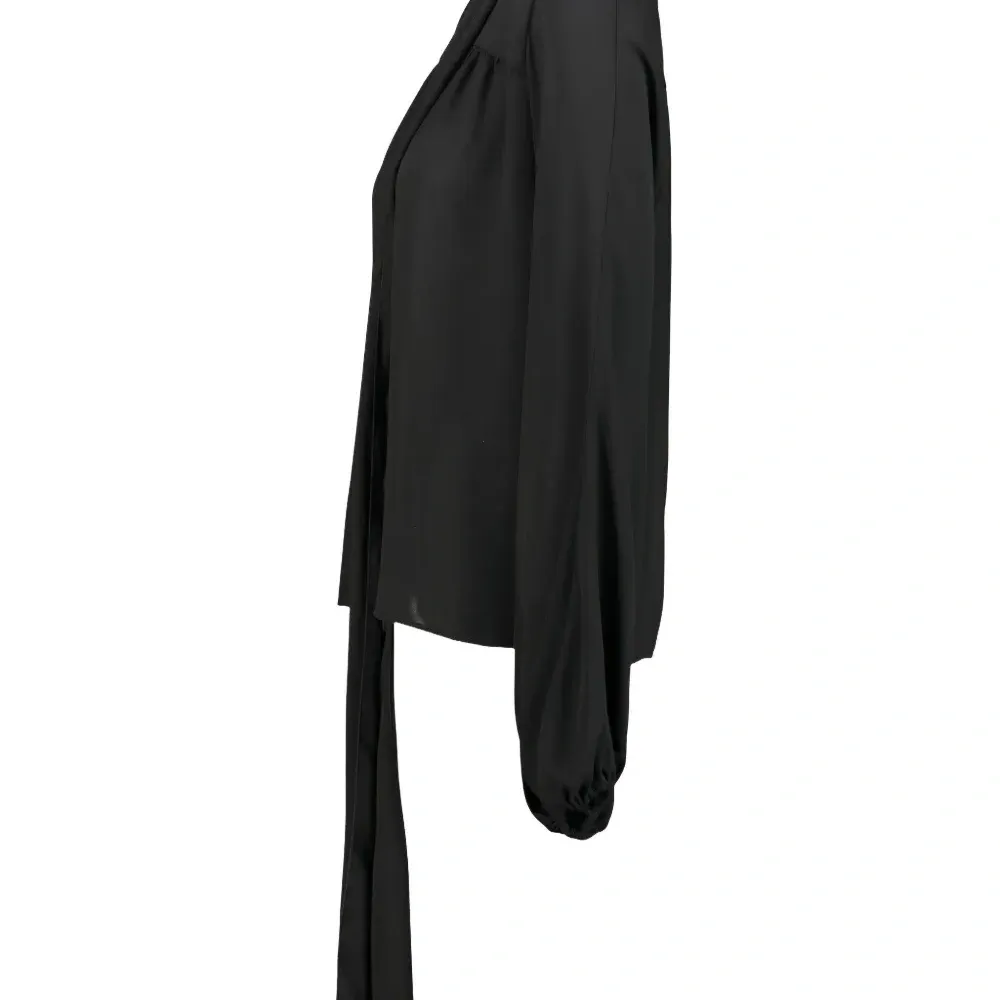 Блузка с длинными рукавами и шарфом