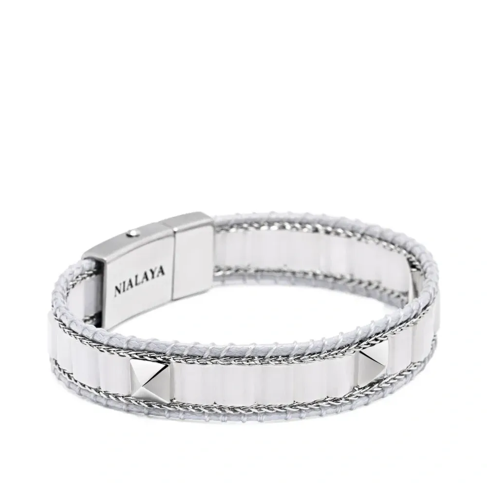 Браслет с заклепками