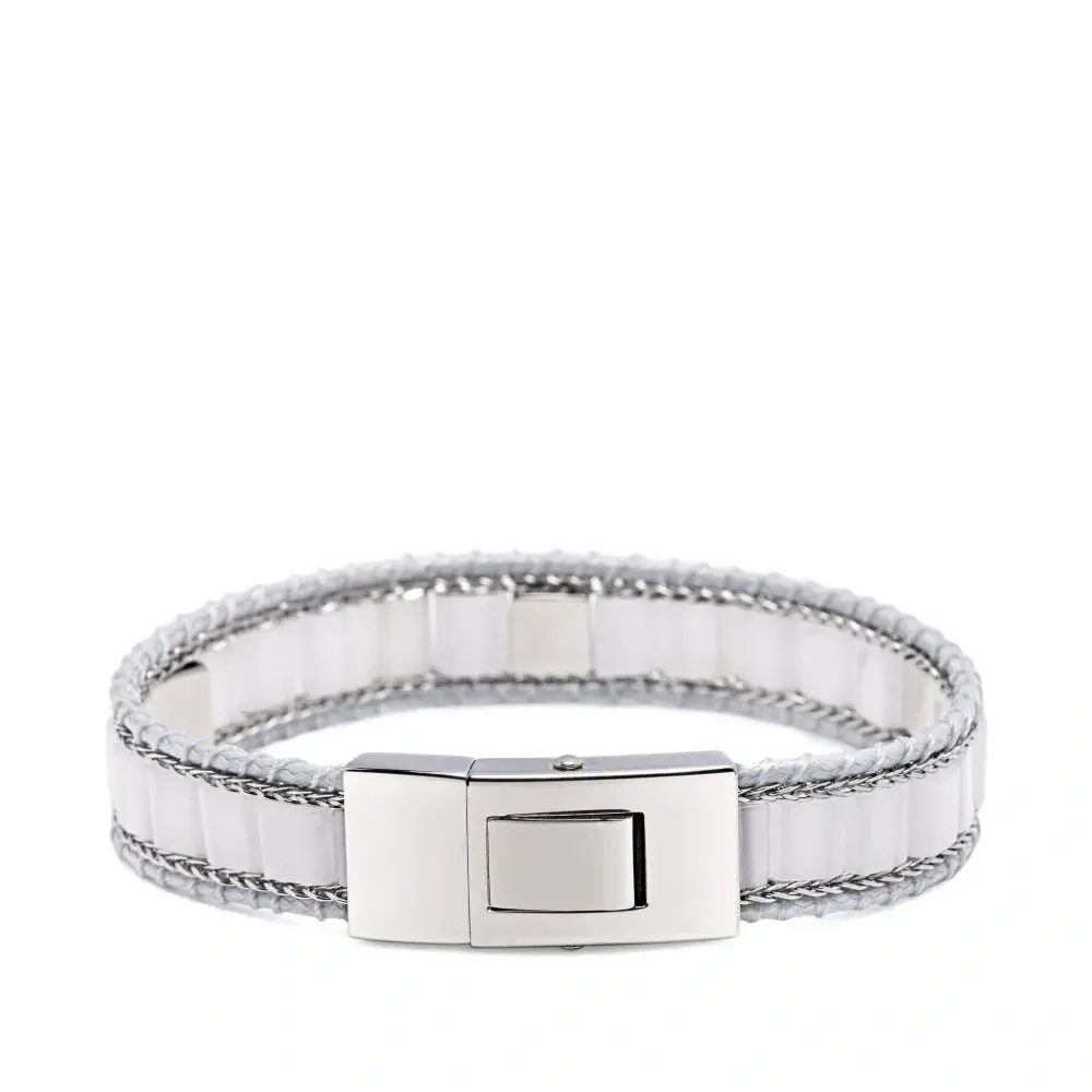 Браслет с заклепками