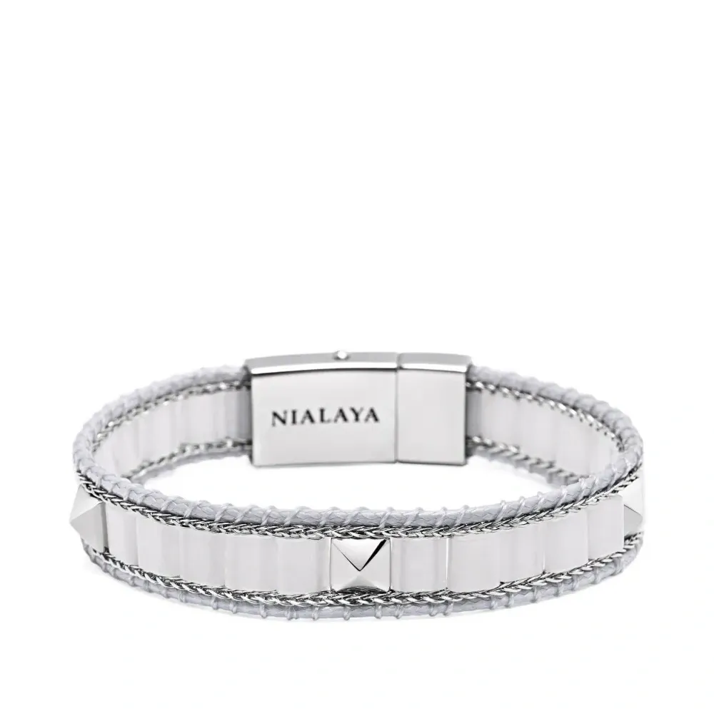 Браслет с заклепками