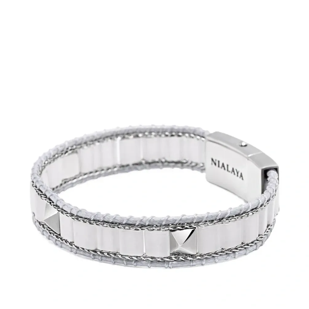 Браслет с заклепками