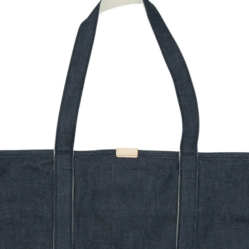 Сумка-тоут на пуговицах