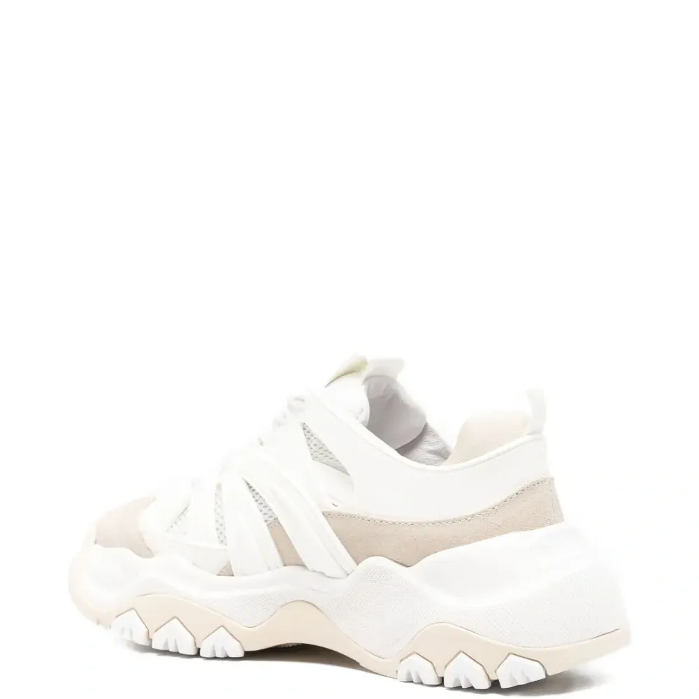 Кроссовки с вырезами