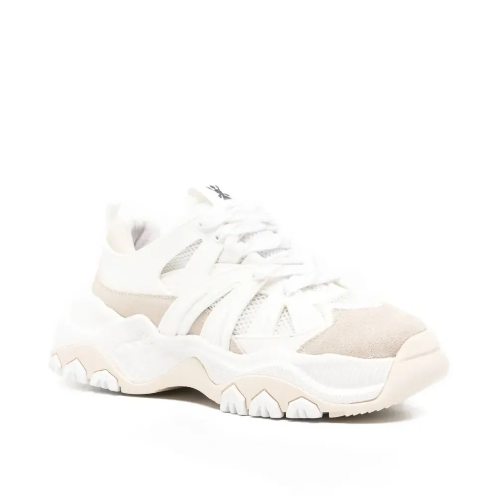 Кроссовки с вырезами