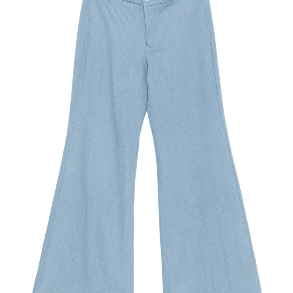 Расклешенные брюки с пуговицами