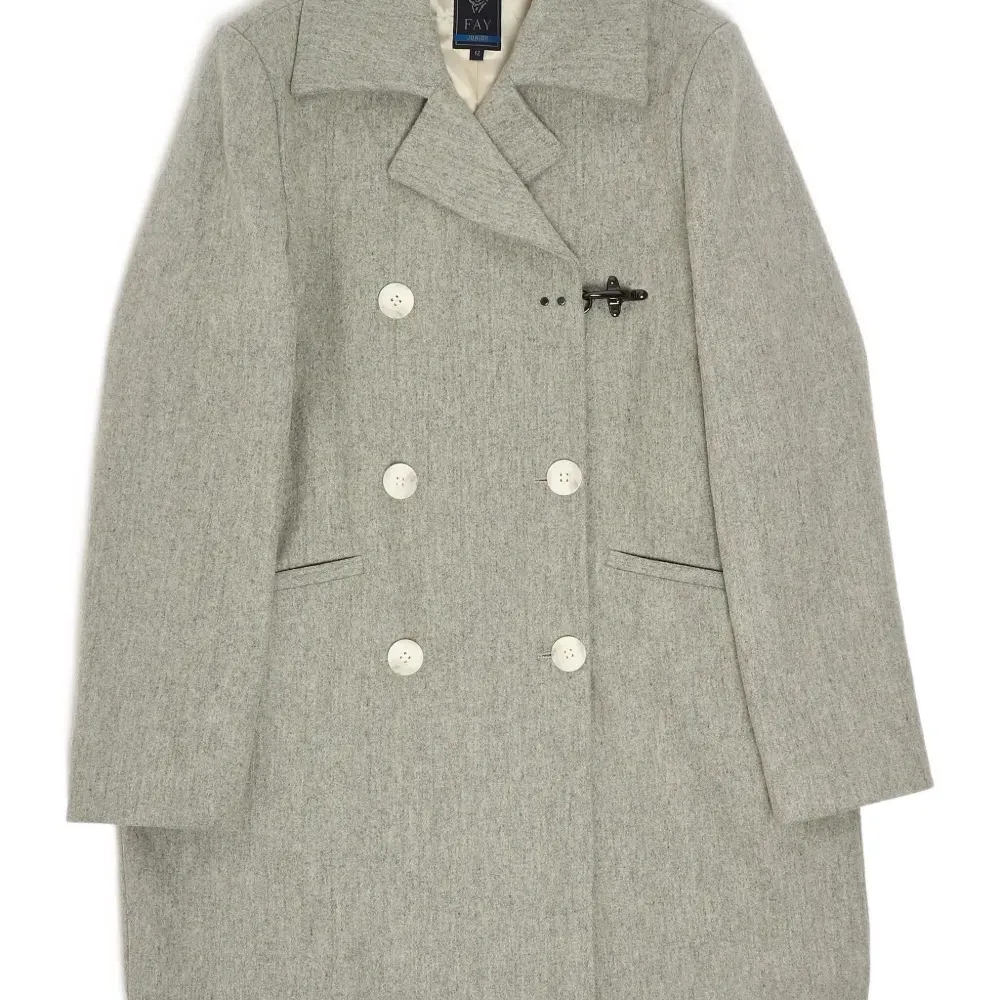 Двубортное пальто с застежкой тогл Двубортное пальто с застежкой тогл