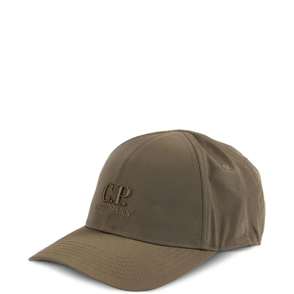 Бейсболка с вышитым логотипом Бейсболка с вышитым логотипом