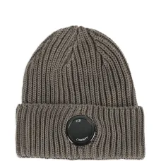 Шапка бини с нашивкой-логотипом Шапка бини с нашивкой-логотипом