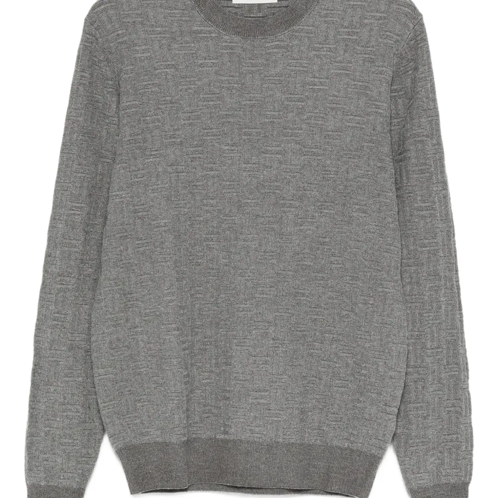 Свитер с круглым вырезом