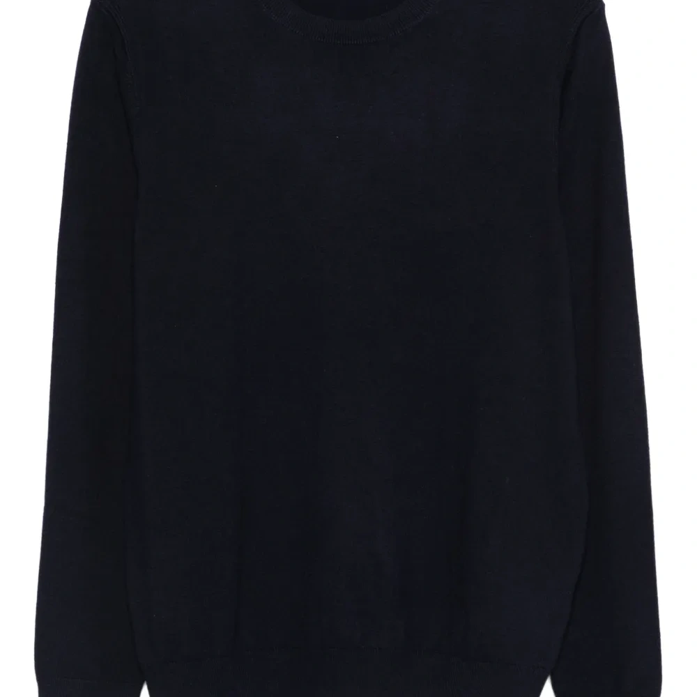 Свитер с круглым вырезом