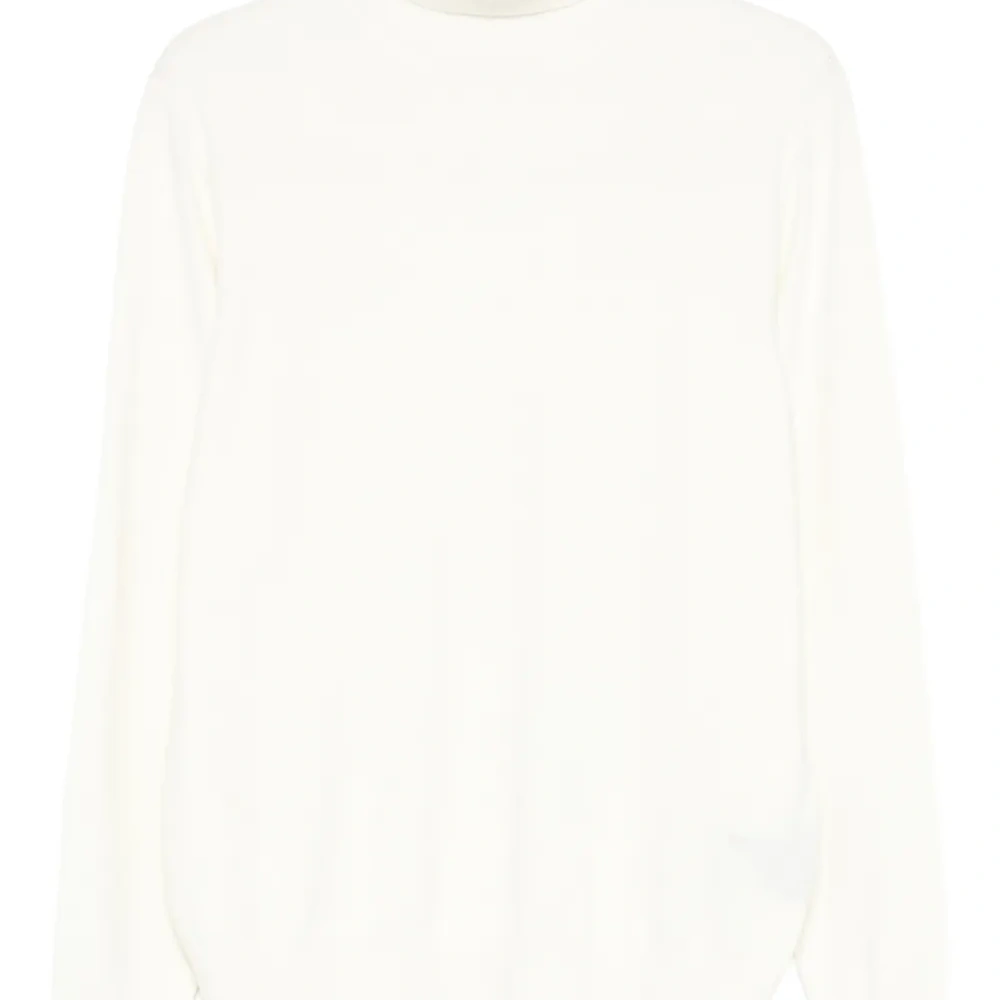 Свитер с высоким воротником