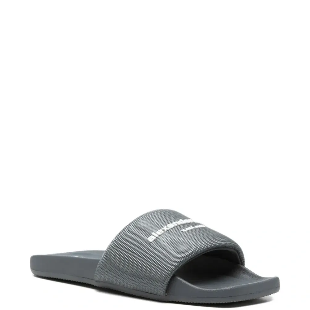 Шлепанцы с логотипом