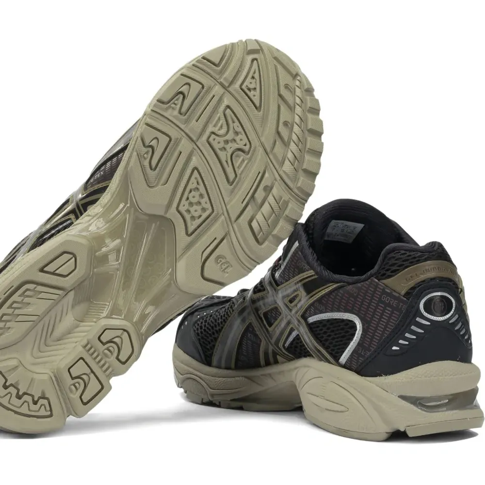 Кроссовки с сетчатыми вставками