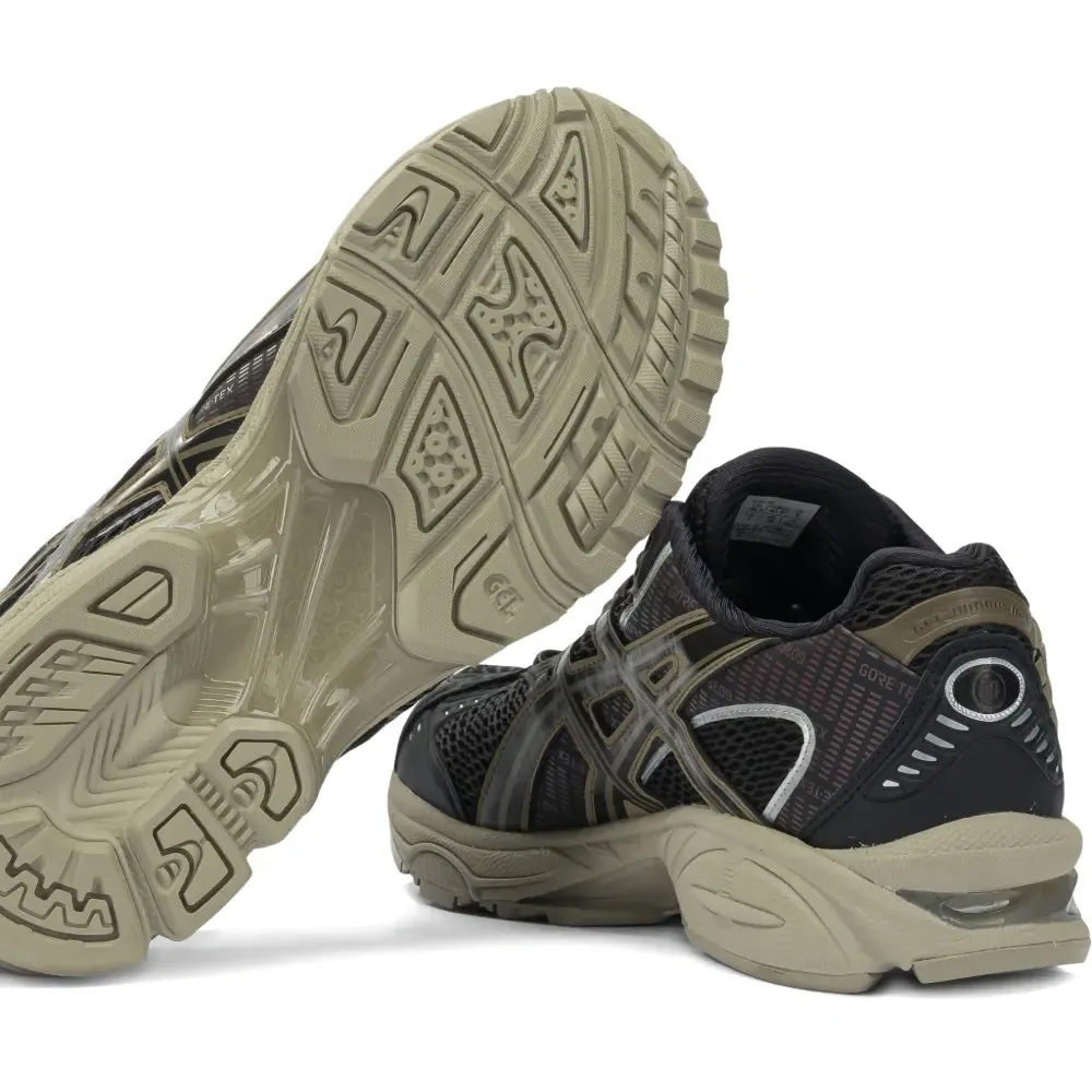 Кроссовки с сетчатыми вставками