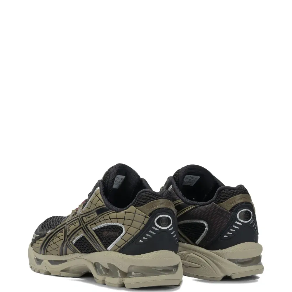 Кроссовки с сетчатыми вставками