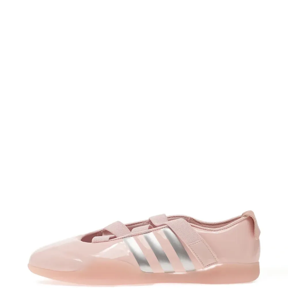 Кроссовки Taekwondo by Caroline Hú из коллаборации с Clot