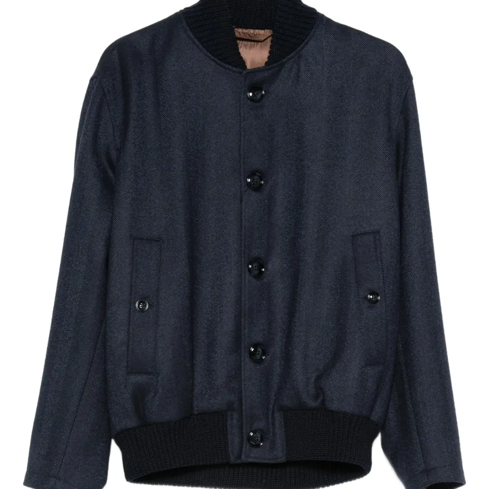 Жакет на пуговицах с карманами