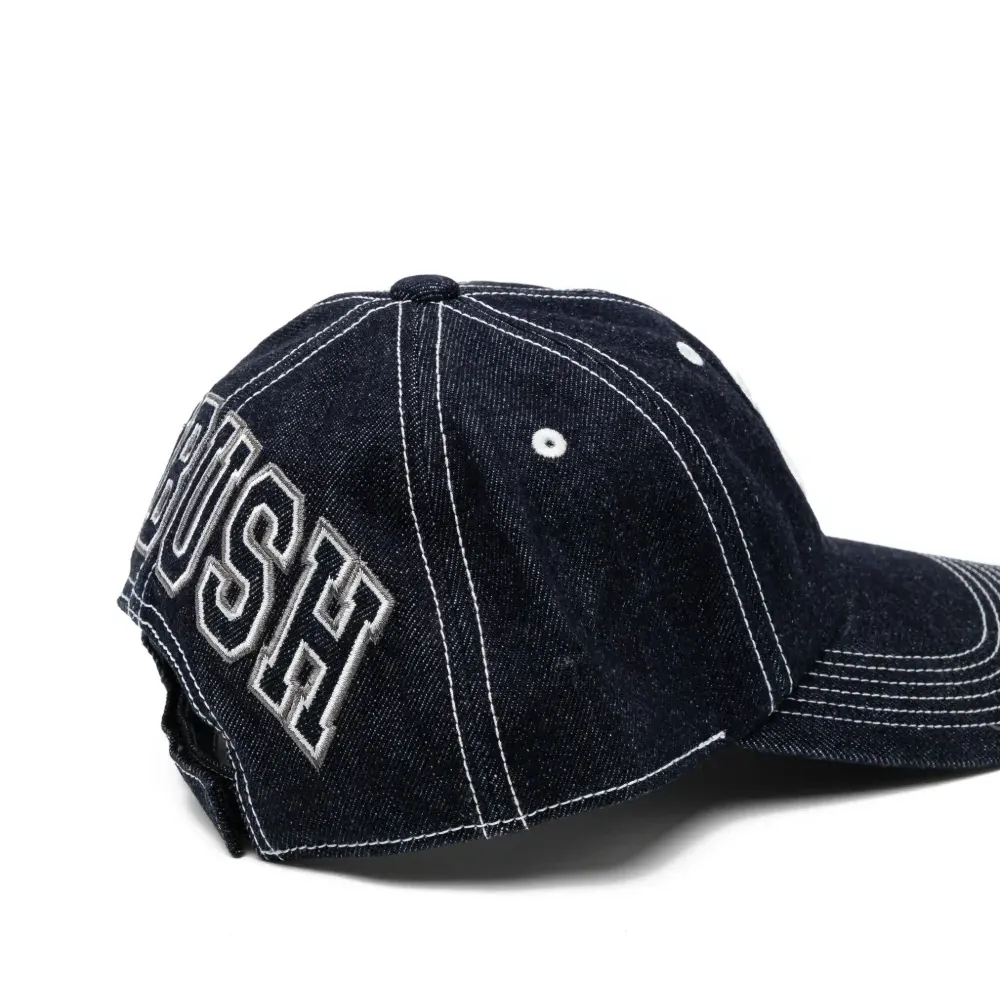 Бейсболка с вышитым логотипом и контрастной строчкой