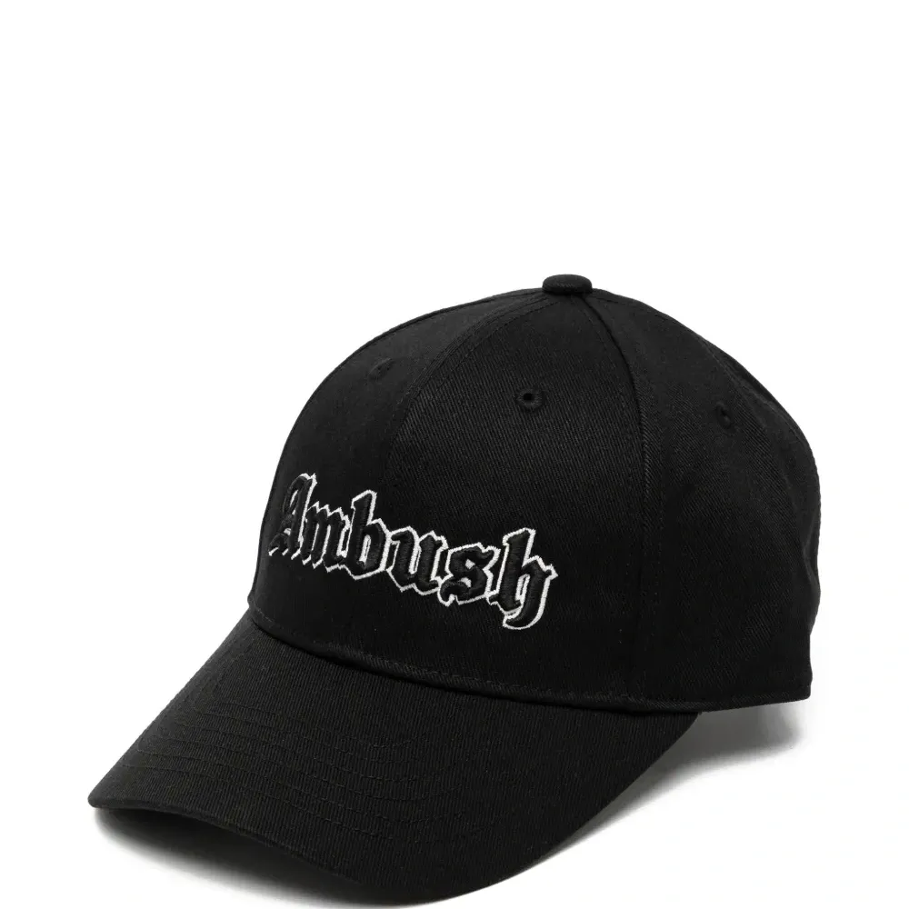 Бейсболка с вышитым логотипом