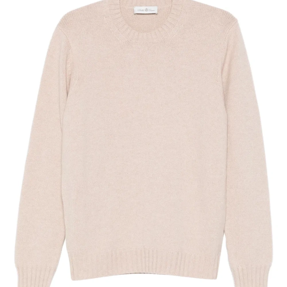 Свитер с круглым вырезом