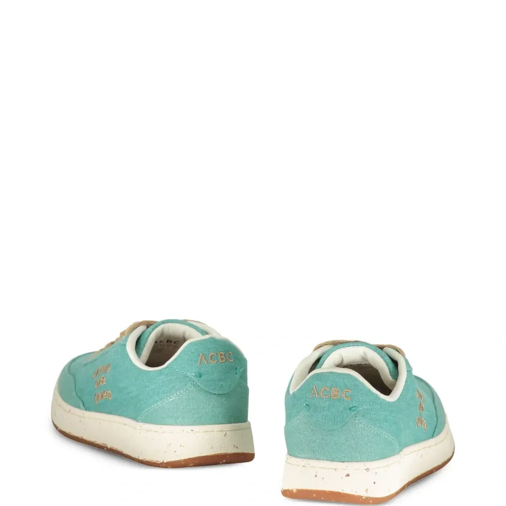 Кроссовки с вышитым логотипом