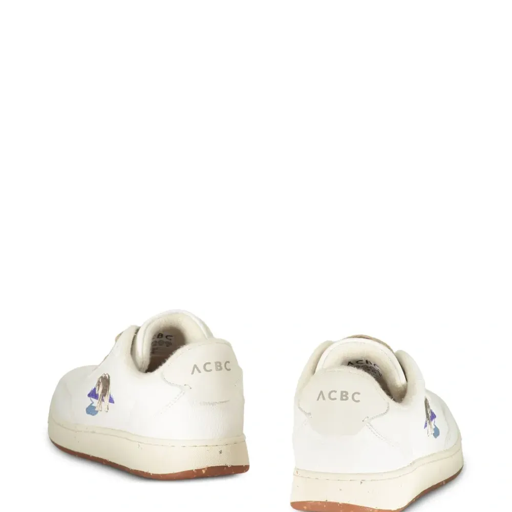 Кроссовки с вышивкой