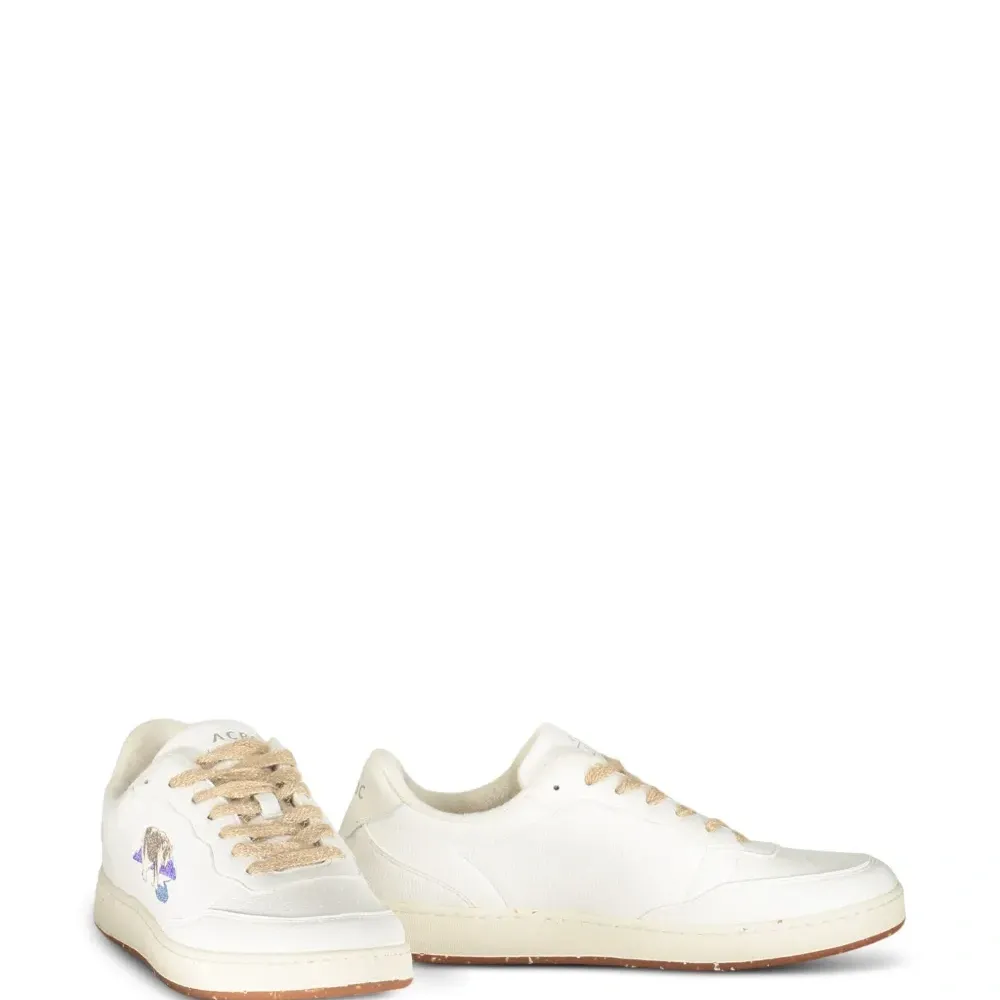 Кроссовки с вышивкой