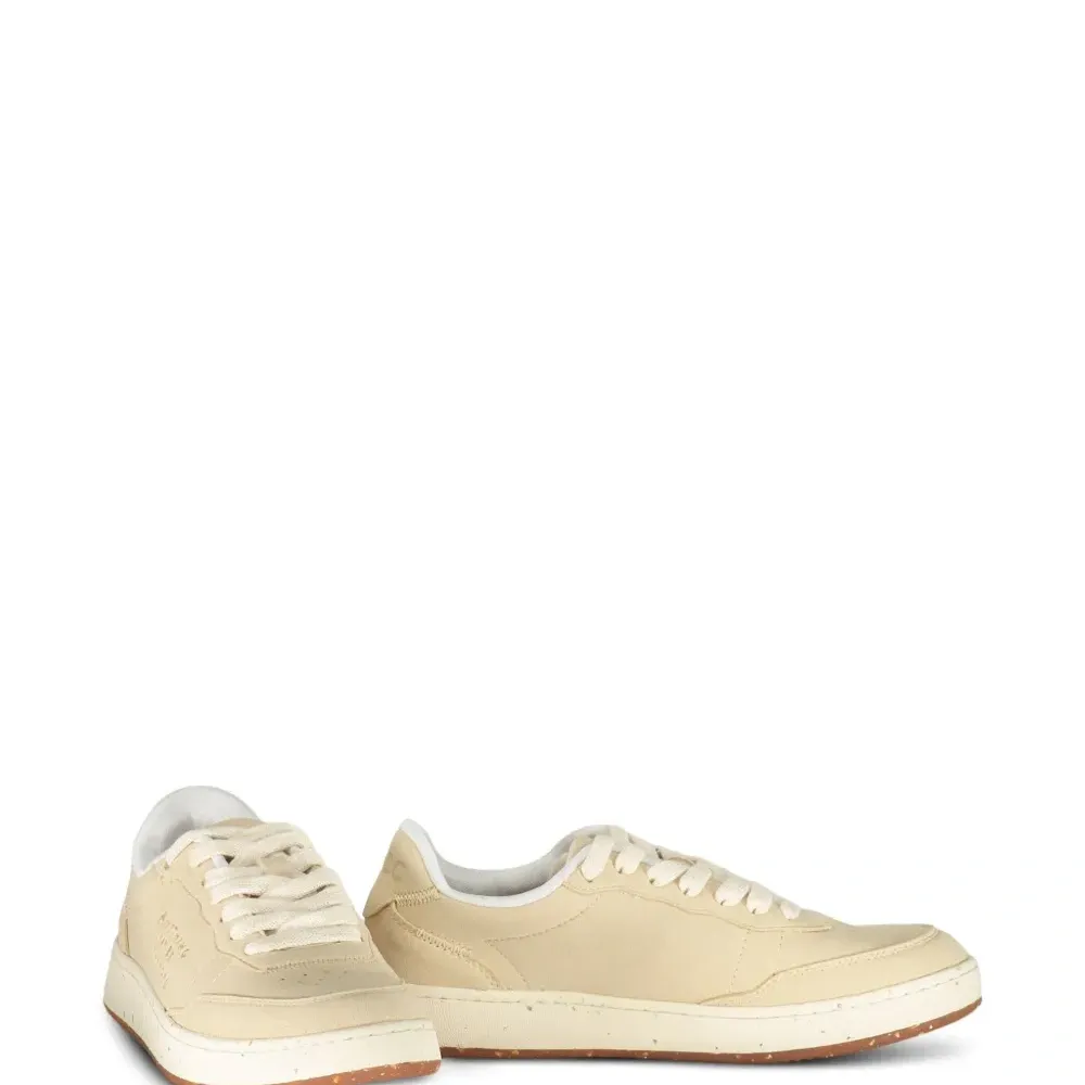 Кроссовки с логотипом