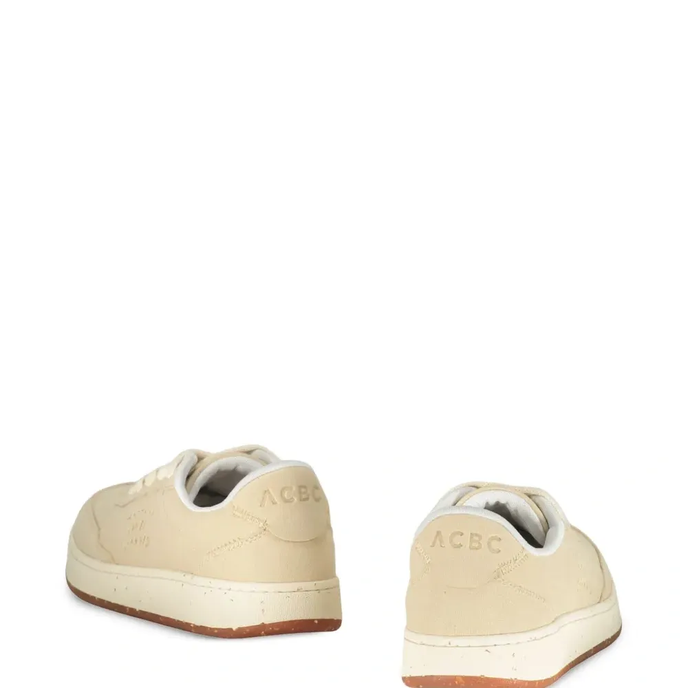 Кроссовки с логотипом