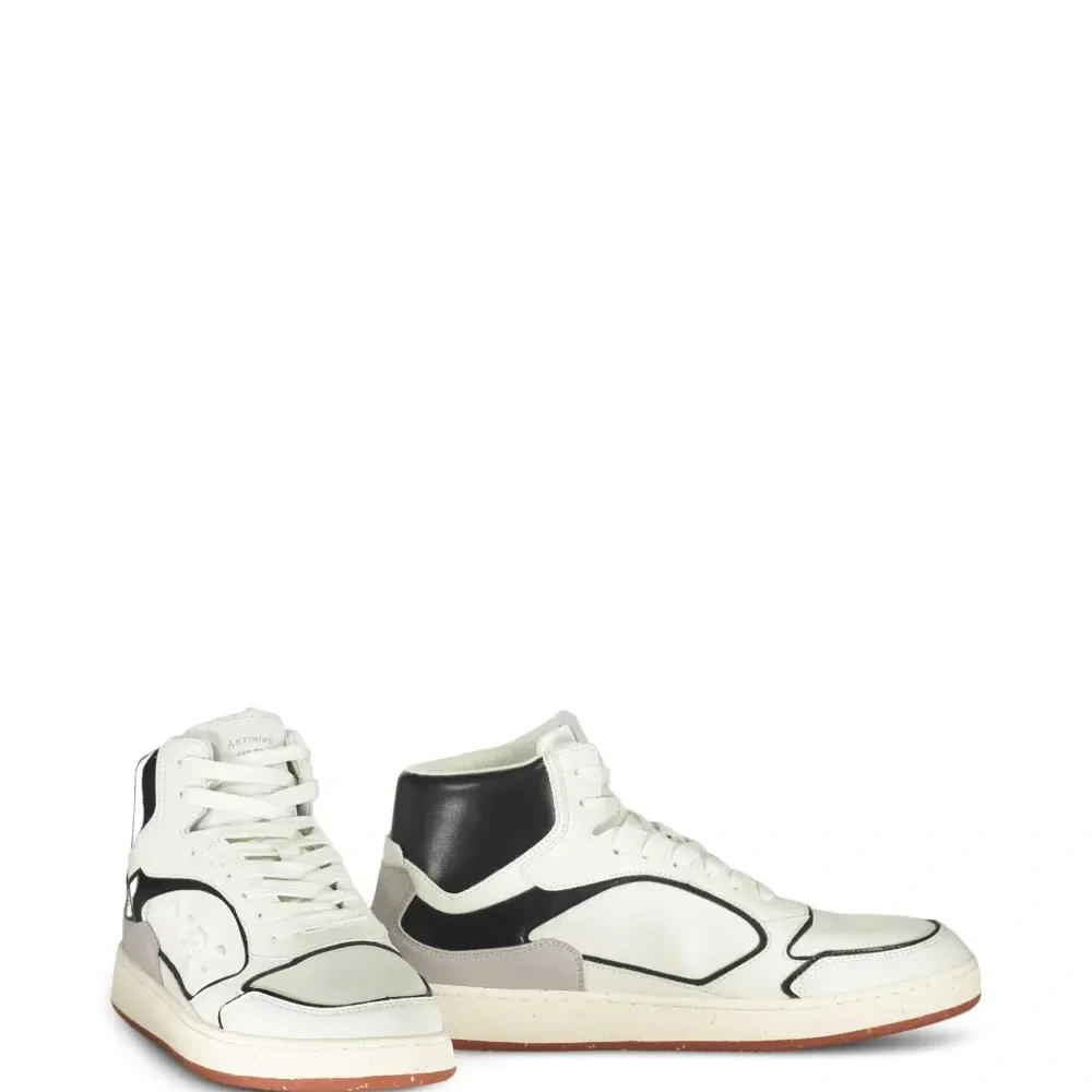 Кроссовки с логотипом