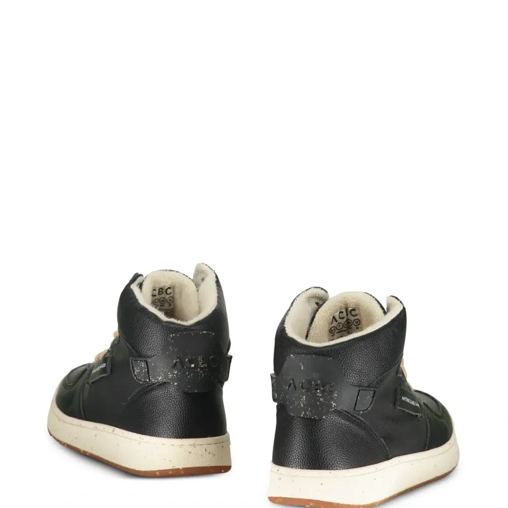 Высокие кроссовки с логотипом