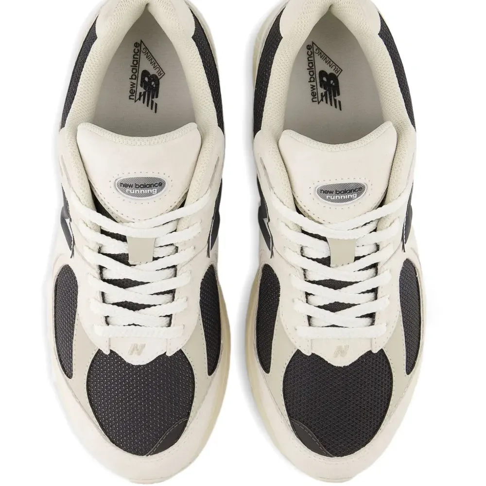 Кроссовки 2002R