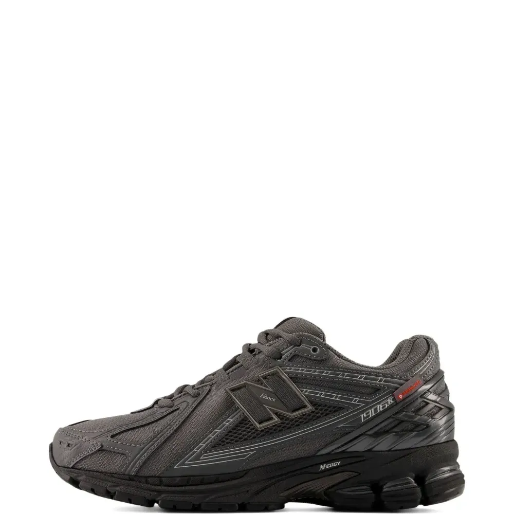 Кроссовки 1906R